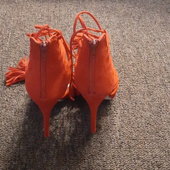 Shoes - Picture 3 of 4